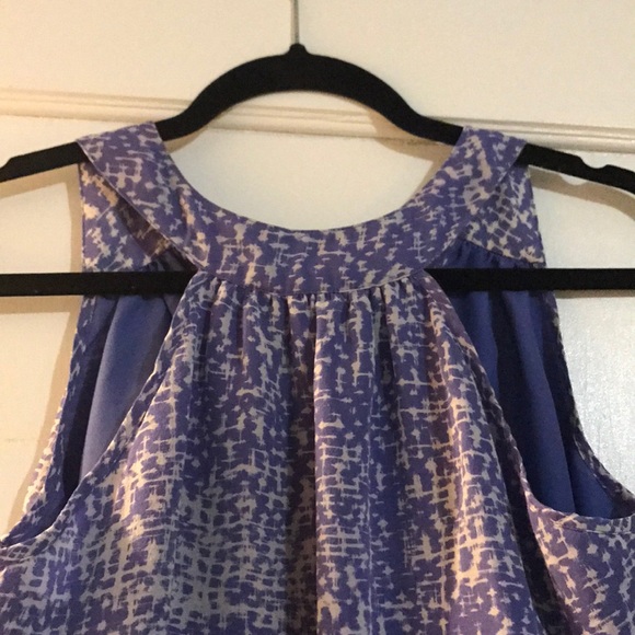 Purple and white banana republic tank - Picture 2 of 2